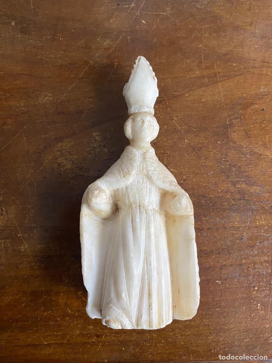 Arte: Obispo, figura religiosa de alabastro, siglo XVIII.