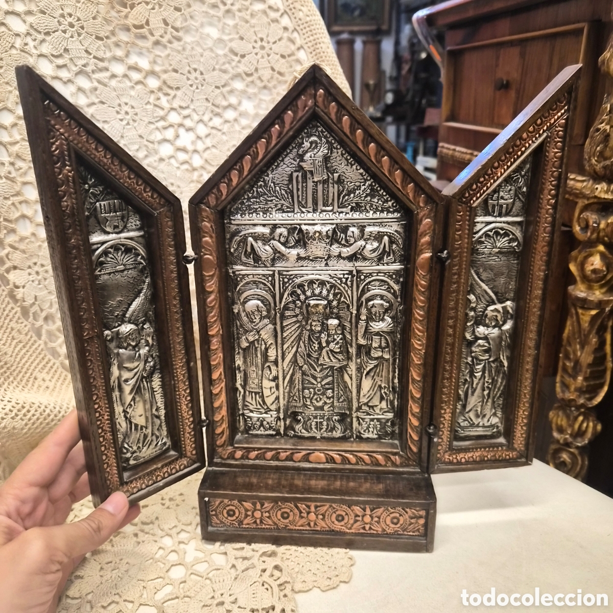 Arte: Triptico devocional de la Virgen de los desamparados en plata