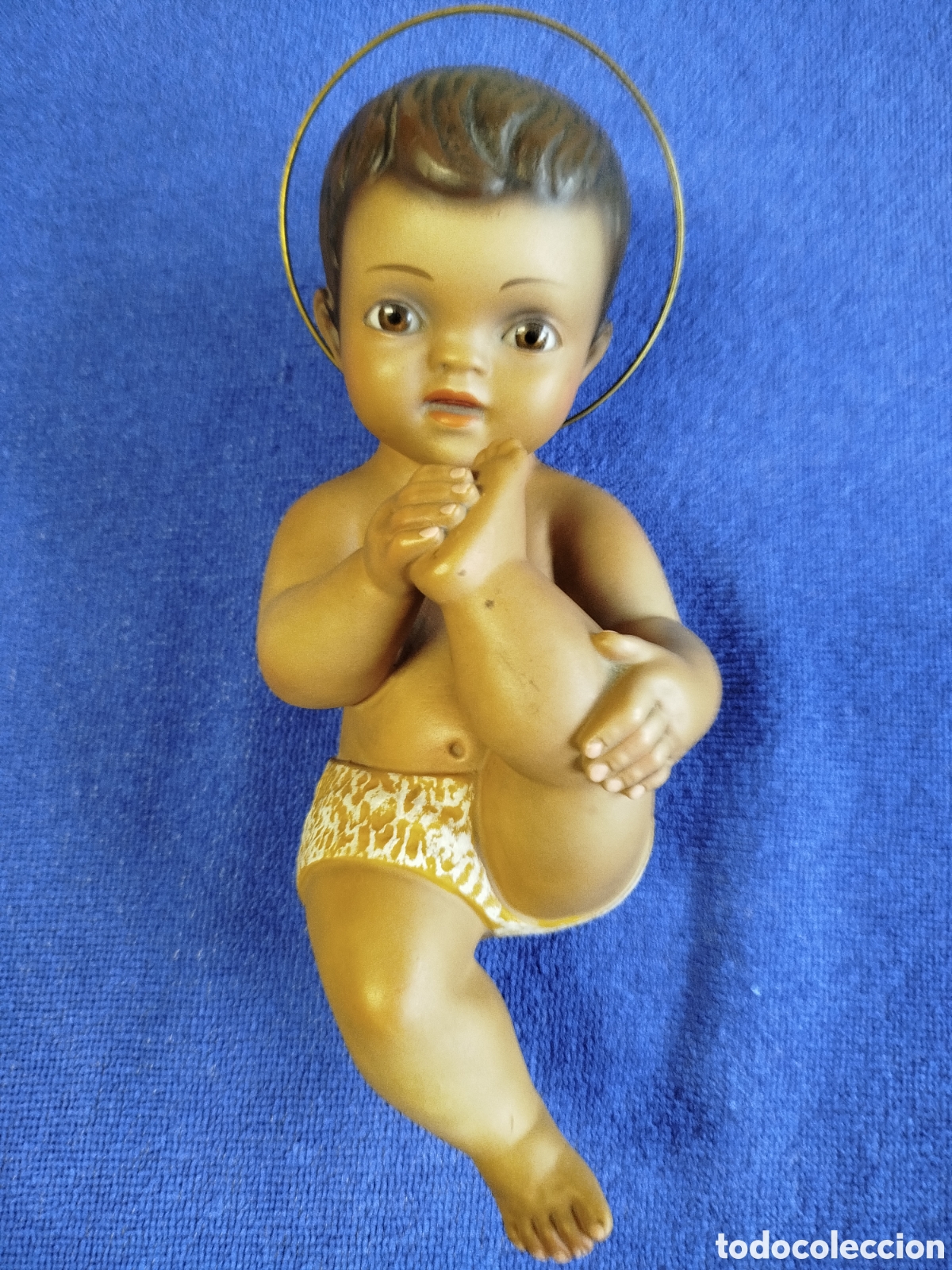 Arte: Figura del ni&ntilde;o Jes&uacute;s de estuco, ojos de cristal.