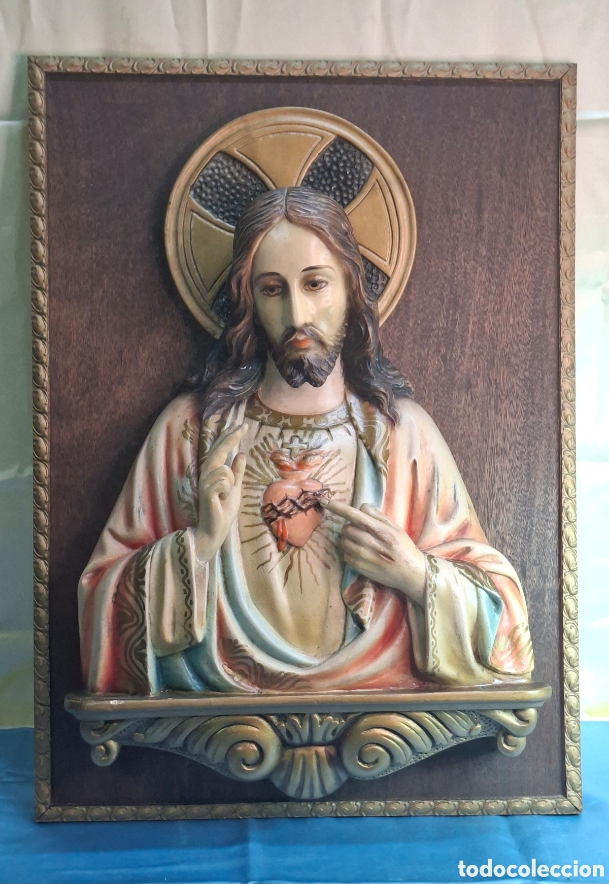 Arte: Cristo Sagrado Coraz&oacute;n Relieve yeso y madera.