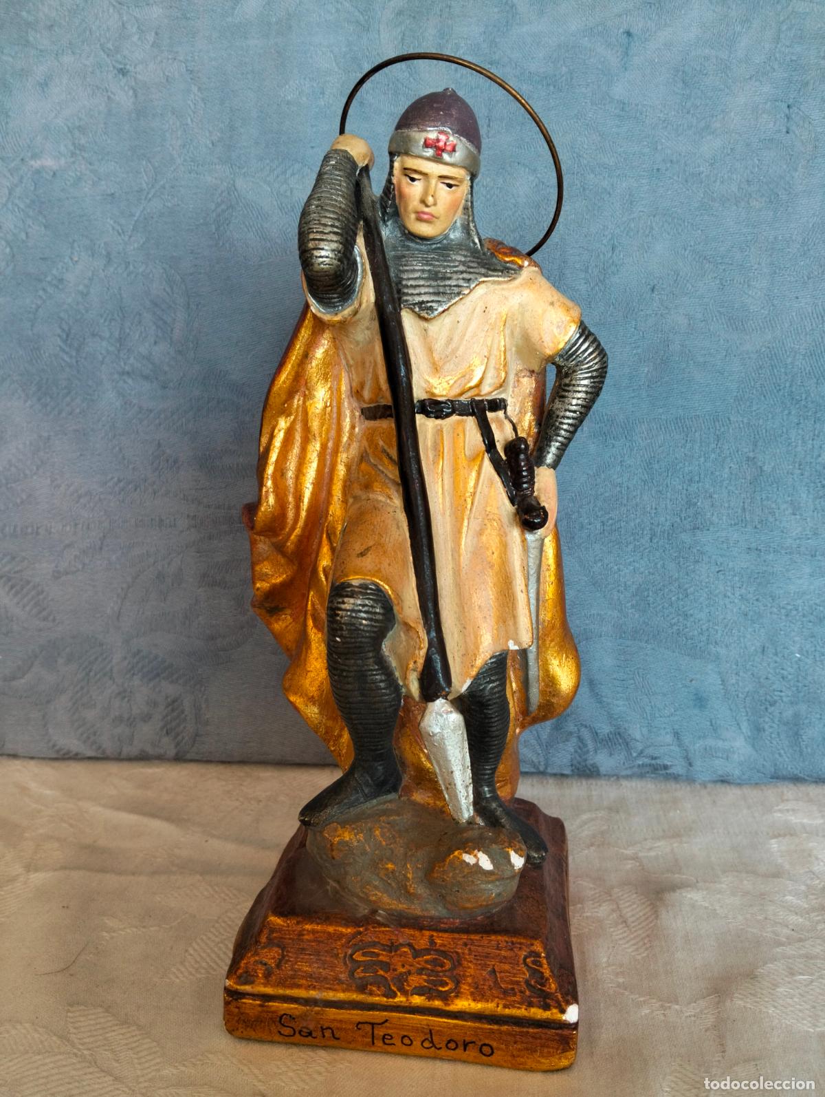 Arte: San Teodoro figura escultura pintada caballero con lanza pica santo grial Jorge Jordi capa a&ntilde;os 60