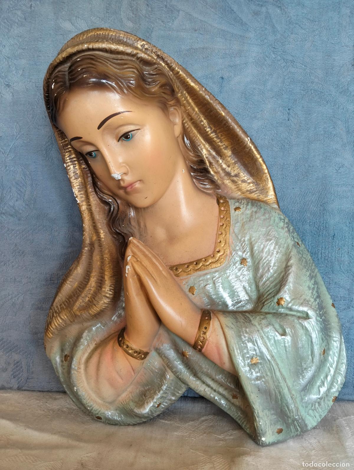 Kunst: Imagen de la Virgen Mar&iacute;a orando figura escultura pintada de yeso estuco antigua religiosa de pared
