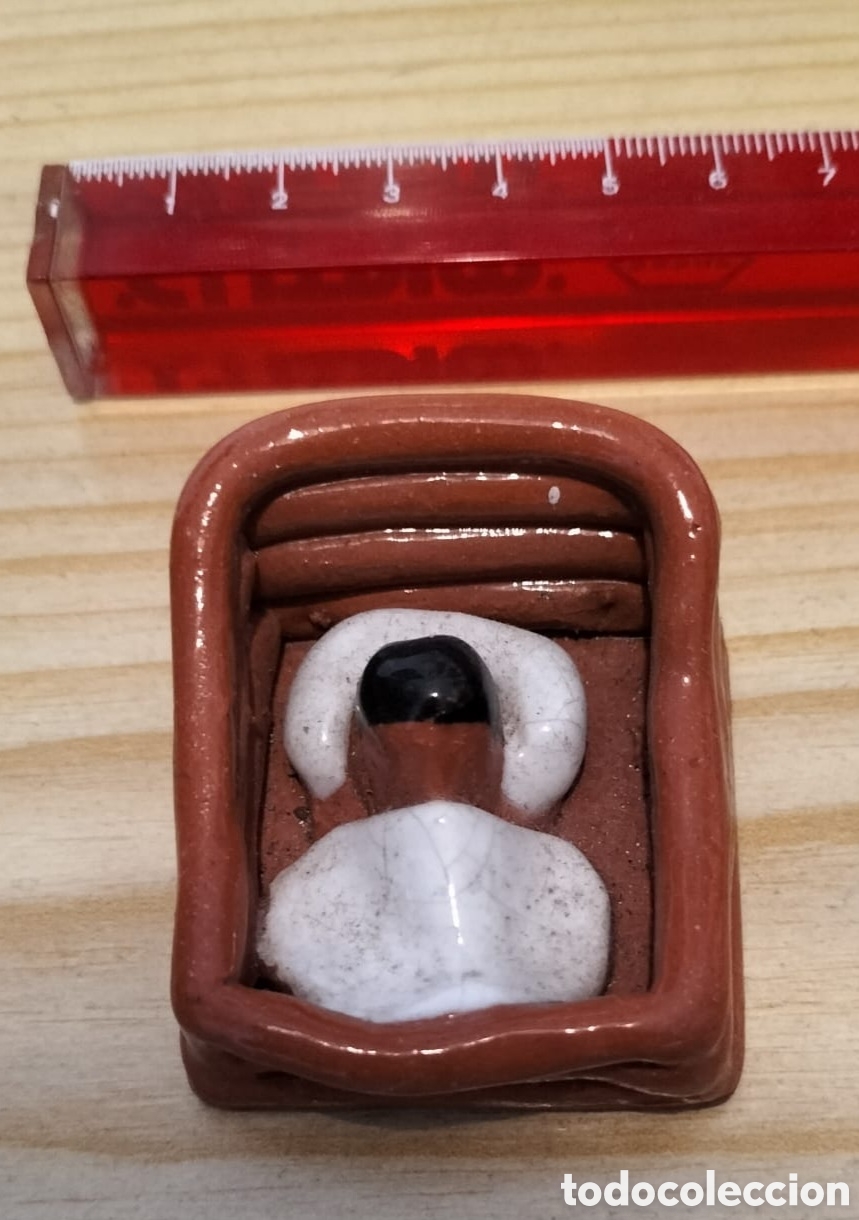Arte: NI&Ntilde;O JESUS EN SU CUNA DE CER&Aacute;MICA