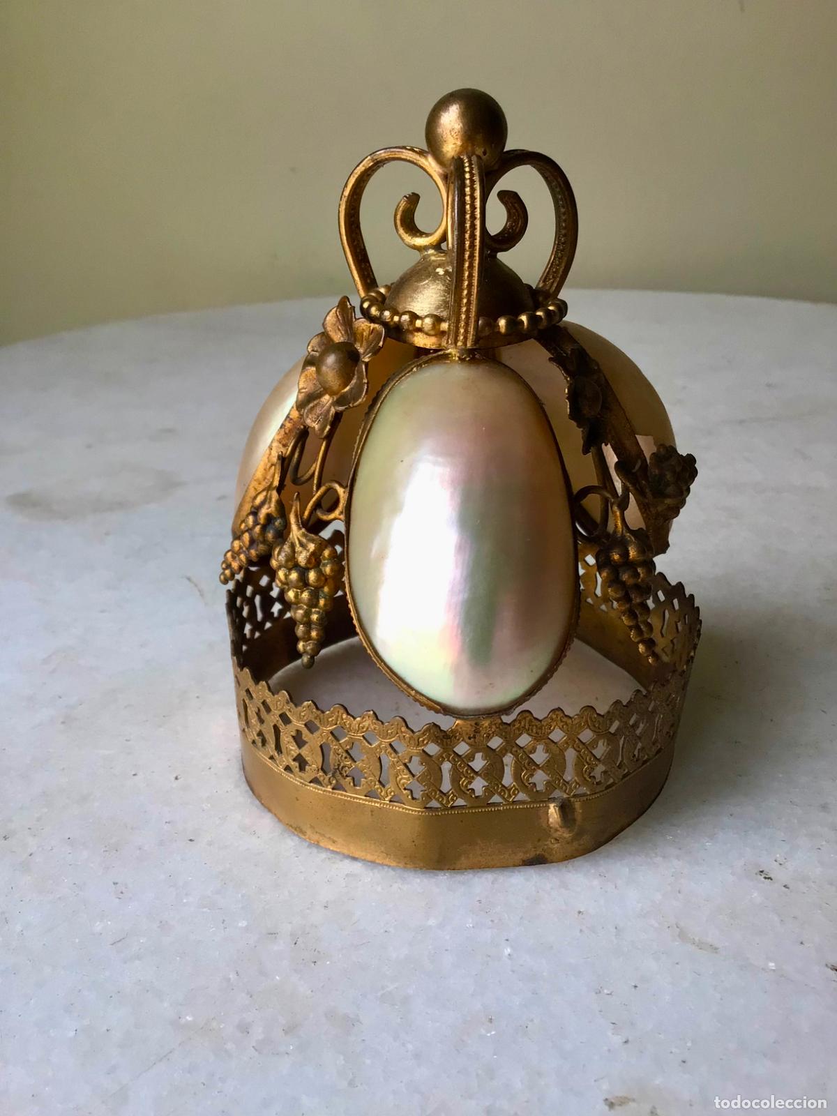 Arte: ANTIGUA E IMPRESIONANTE CORONA PARA VIRGEN O SANTO , DORADA Y NACAR