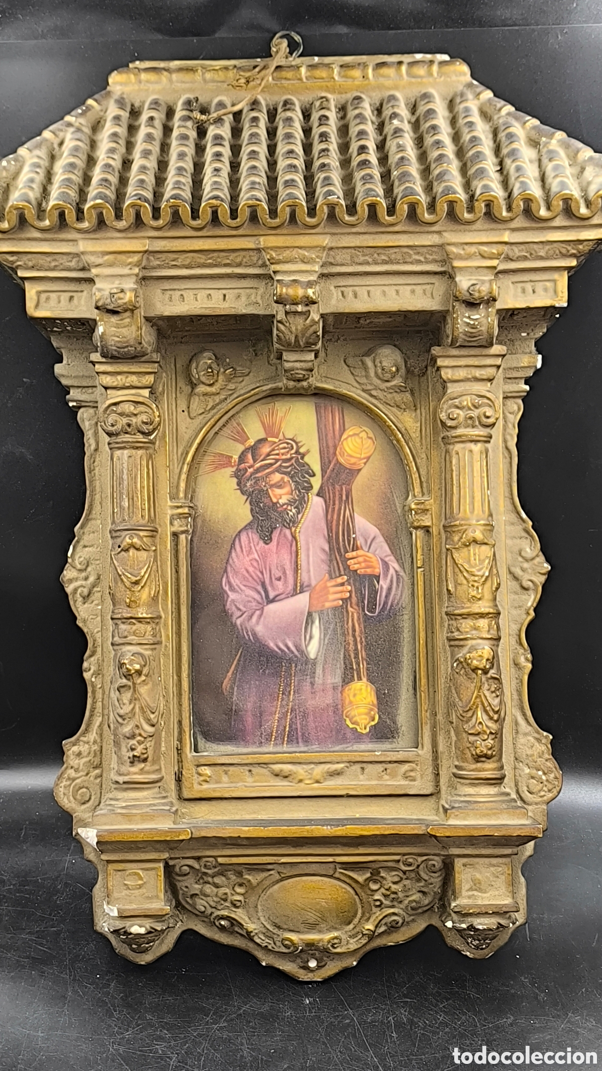 Art: Antigua capilla devocional con Cristo Nazareno &ndash; marco arquitect&oacute;nico dorado 50 cm