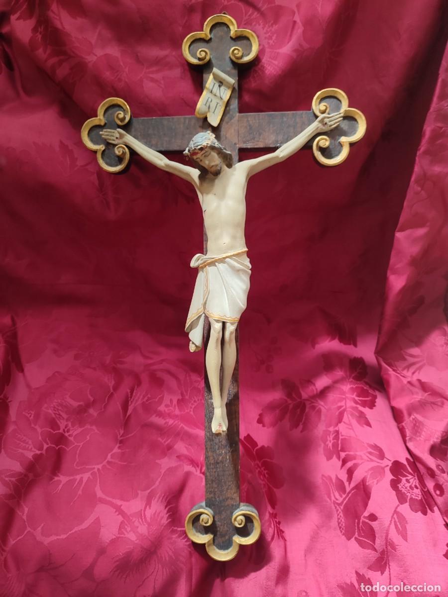 Arte: Cristo crucificado talla madera
