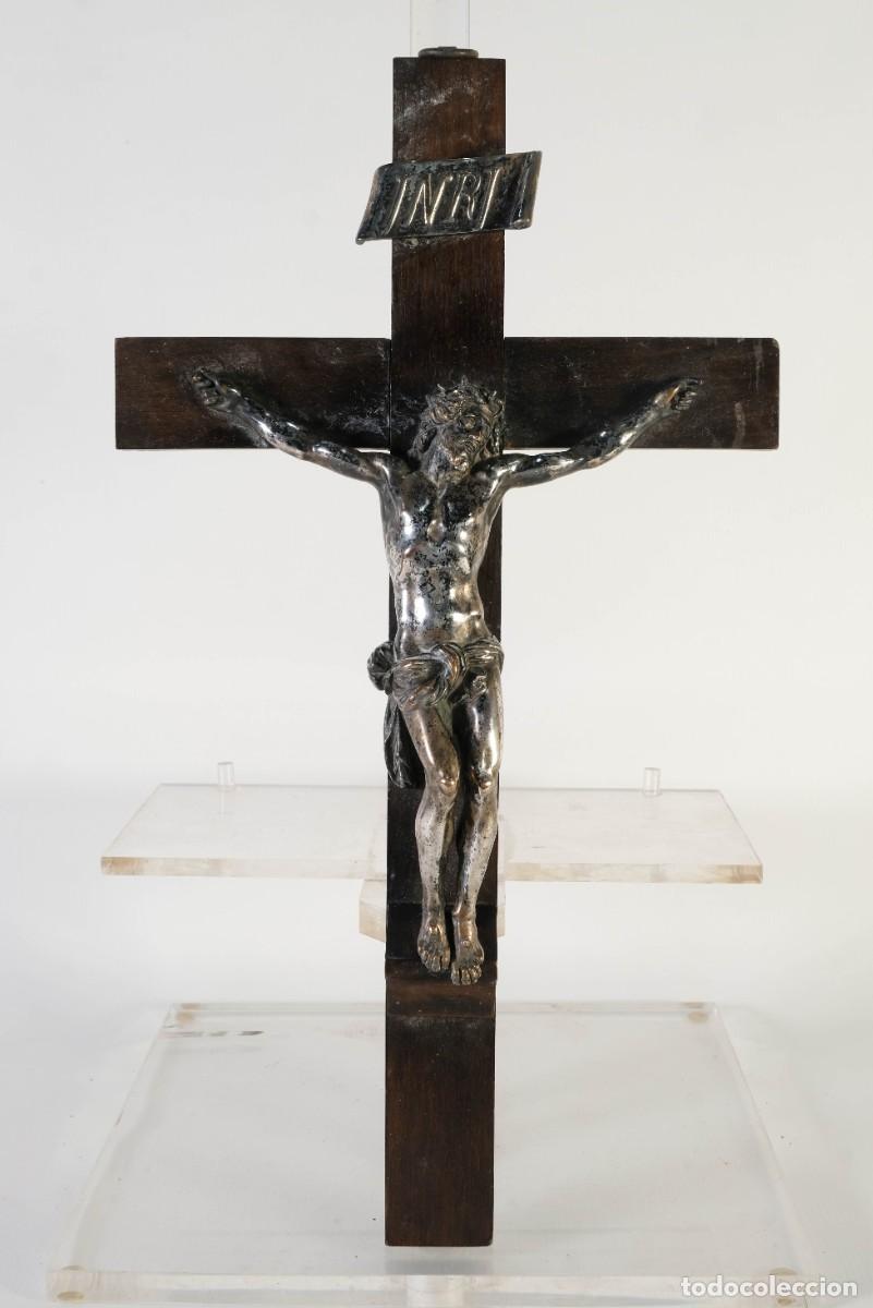 Arte: CRISTO EN LA CRUZ EN METAL PLATEADO SIGLO XIX
