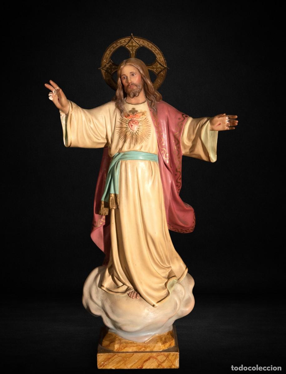 Arte: Sagrado Coraz&oacute;n de Jes&uacute;s en nube, escultura de Olot policromada, 43 cm, primera mitad del siglo XX