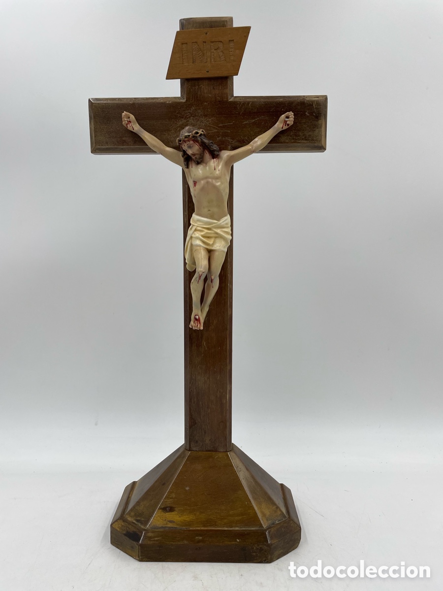 Art: Antiguo Cristo en la cruz con peana. Escultura Olot el renacimiento.