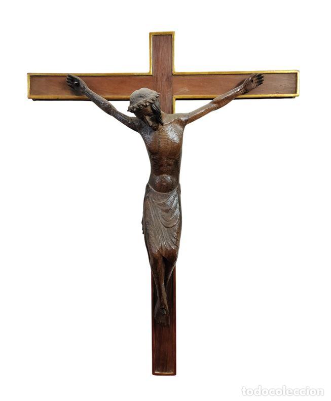 Arte: JOAQUIM ROS I BOFARULL. CRISTO CRUCIFICADO. TALLA EN MADERA. ESPA&Ntilde;A. SIGLO XX.