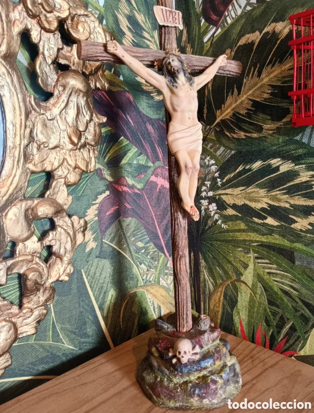 Arte: Cristo antiguo en calvario con base de madera