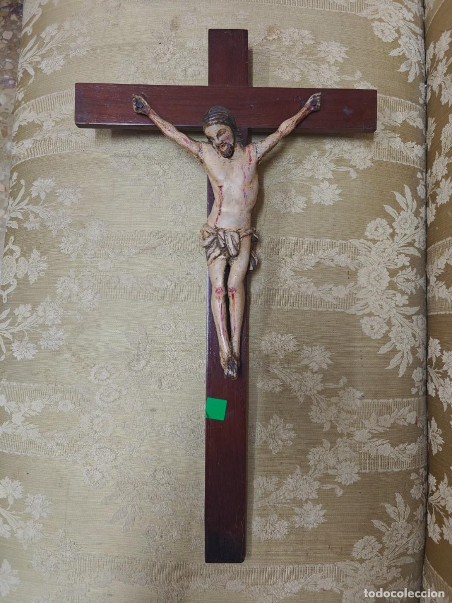 Kunst: Cristo tallado en madera del siglo XIX