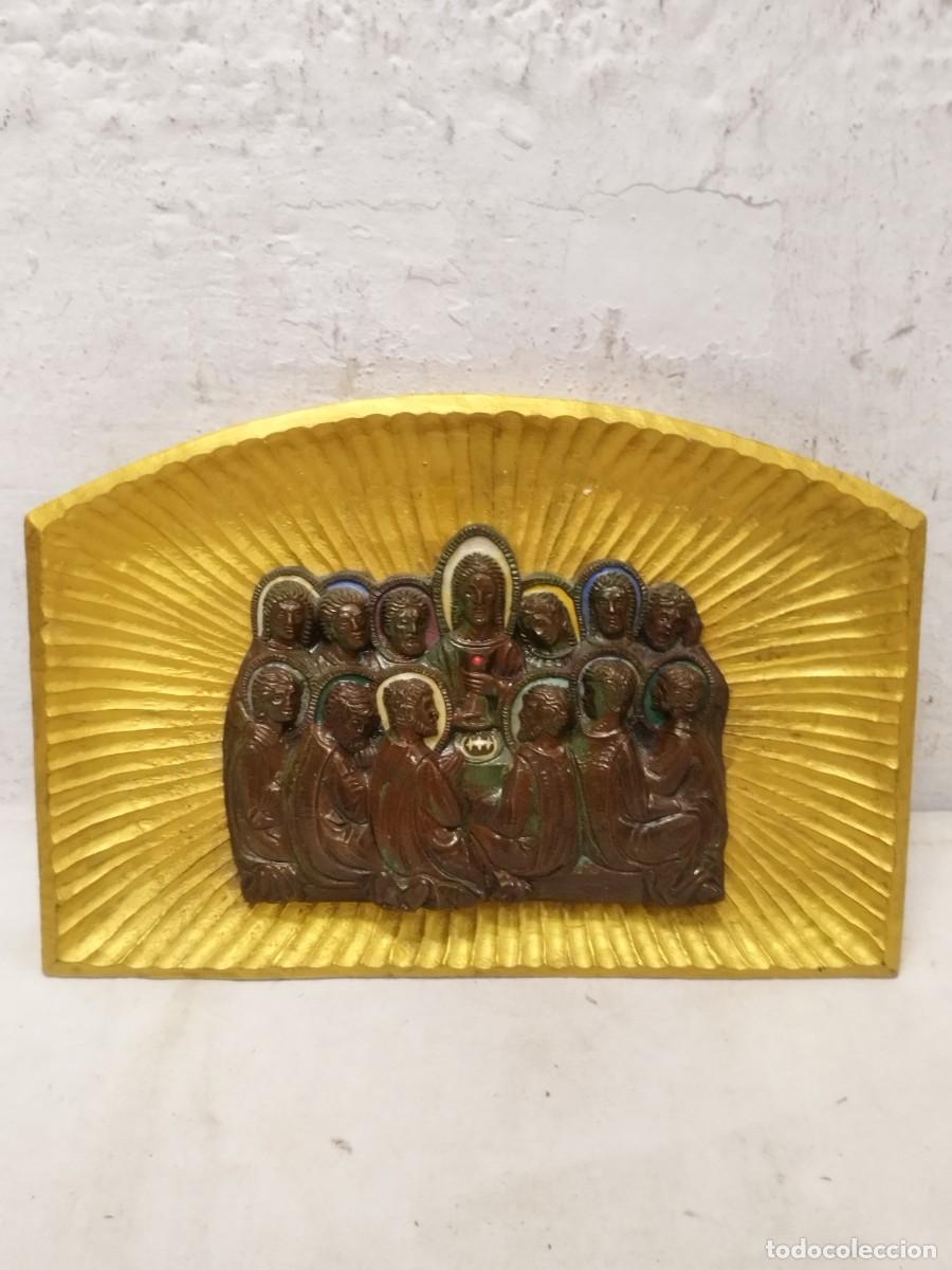 Arte: Antiguo relieve religioso de santa Cena. En madera y metal a identificar. Roses Barcelona.