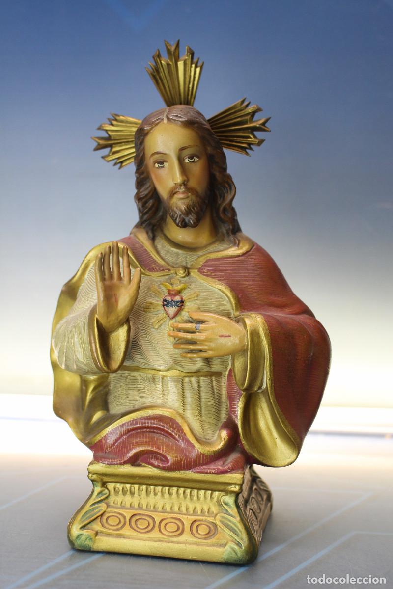Arte: Busto del Sagrado Coraz&oacute;n de Jes&uacute;s. Estuco policromado.