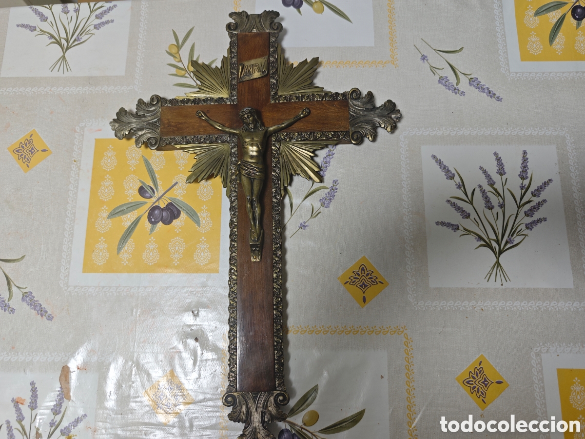 Arte: Bonita Cruz antigua de Jesucristo en madera y malaquita