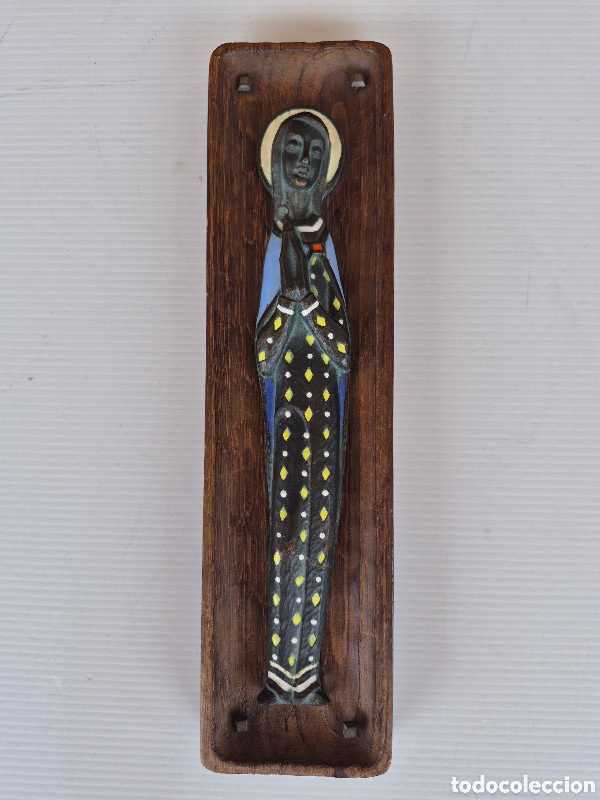 Arte: Nuen marti Inmaculada, bronce esmaltado. Firmado