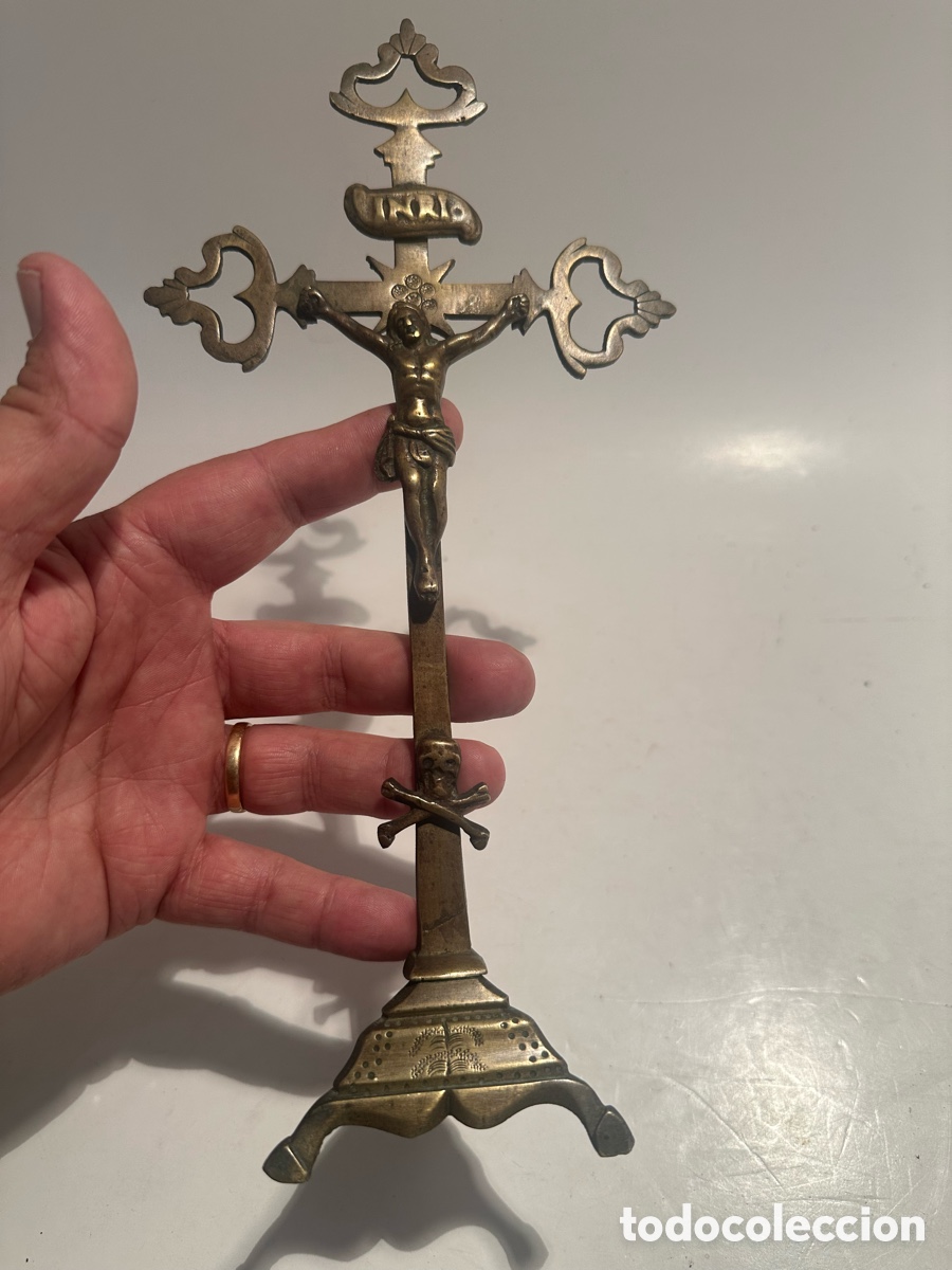 Arte: PRECIOSA CRUZ Y CRISTO DE SOBREMESA PEQUE&Ntilde;A DE BRONCE. SIGLO XIX. 26CM.