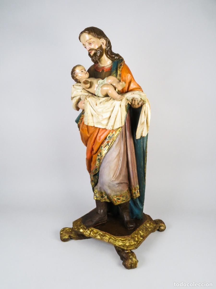 Art: San Jos&eacute; con el ni&ntilde;o escultura en madera tallada y policromada escuela espa&ntilde;ola finales siglo XVII