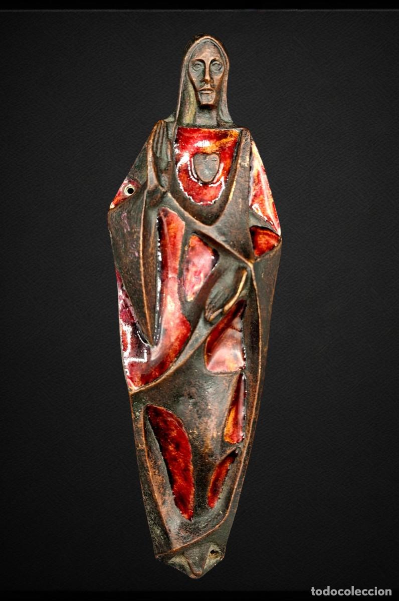 Arte: BELLA PIEZA ARTESANAL EN BRONCE Y ESMALTE DEL SAGRADO CORAZON DE JESUS DE JOAN MAYNE I TORRAS