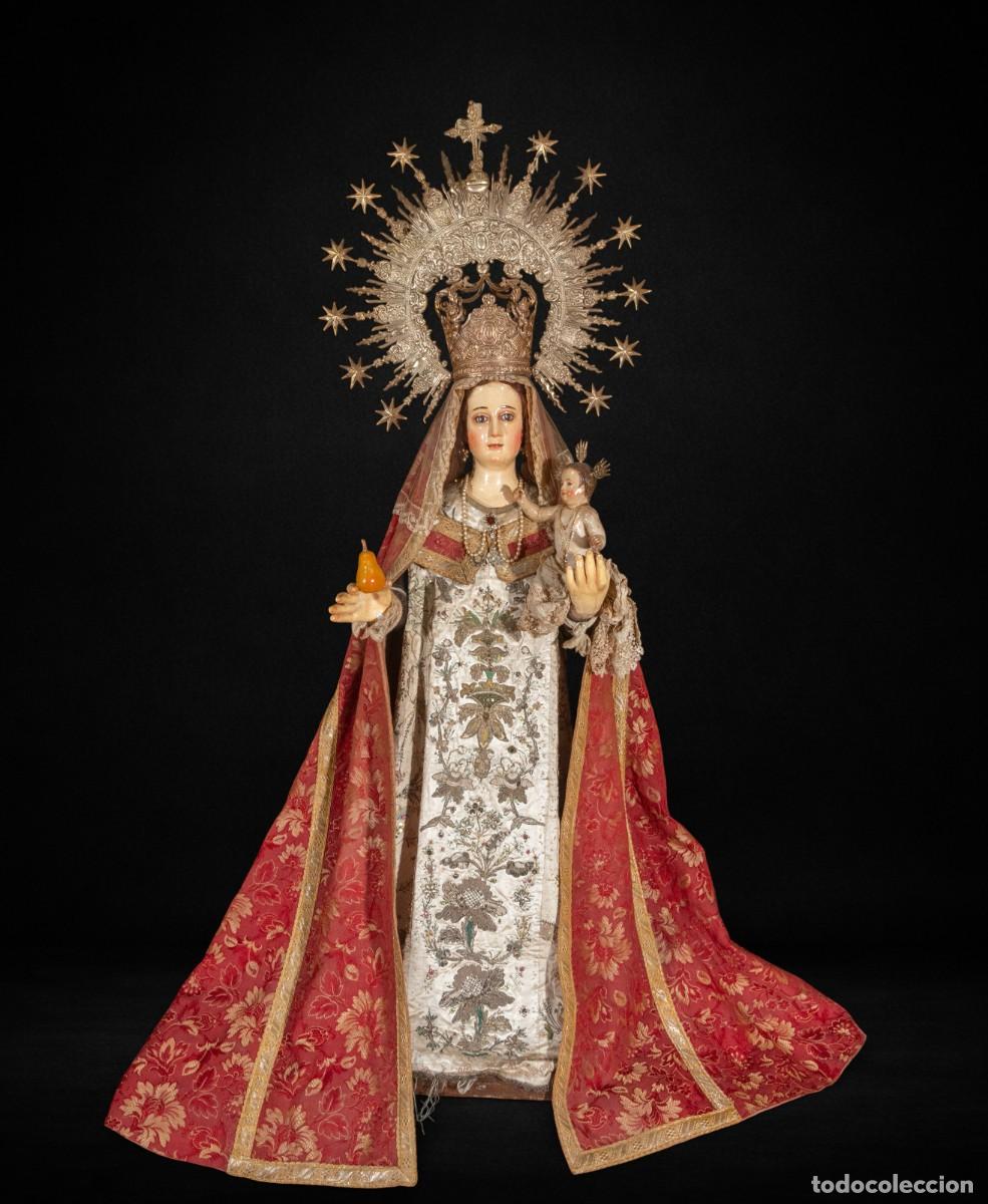 Arte: Gran Virgen de la Pera virreinal peruana s. XVII-XVIII con Ni&ntilde;o, corona y r&aacute;faga de plata