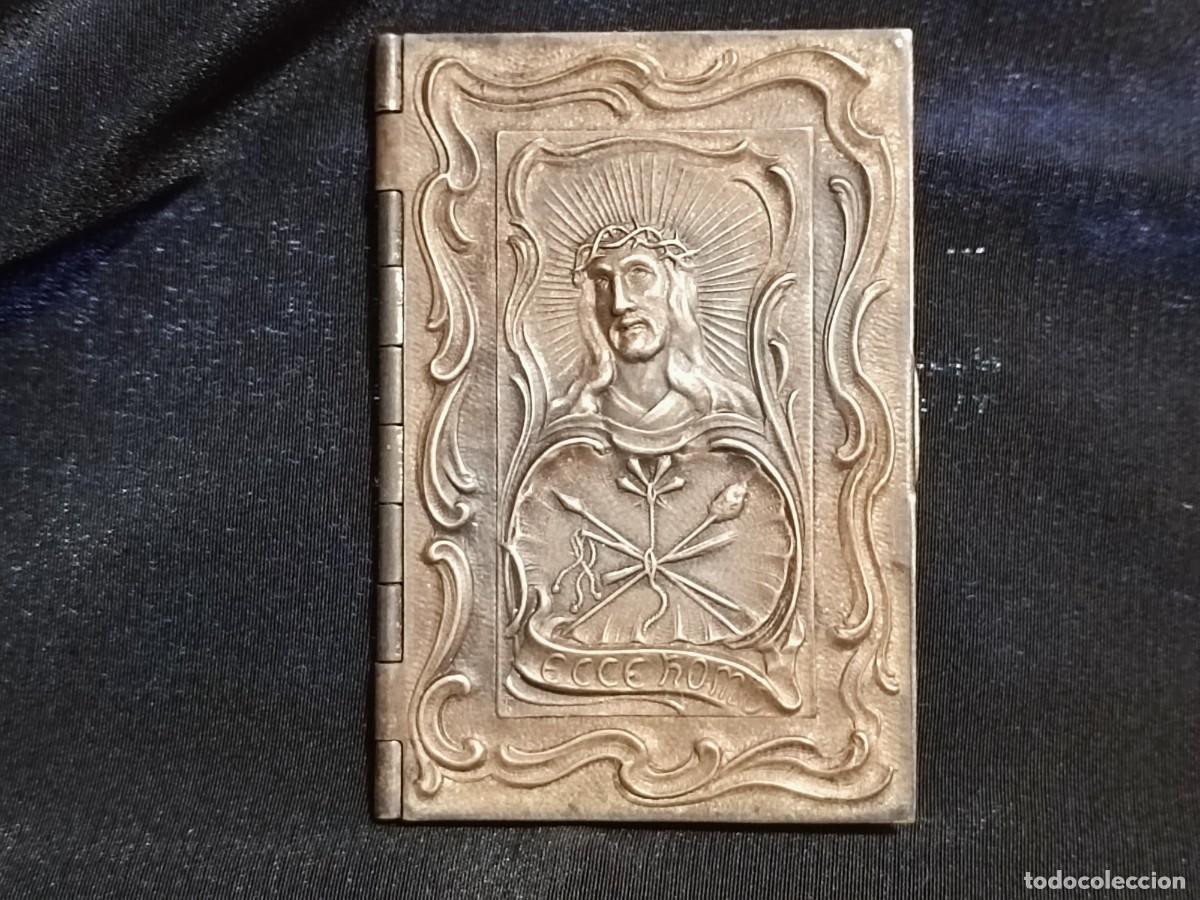 Arte: antiqu&iacute;simo librito religioso de metal