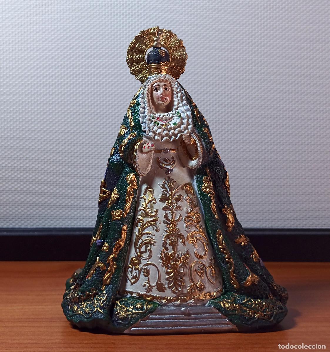 Arte: Figura de la Virgen de la Macarena, de resina - Semana Santa Sevilla - 11 cm.
