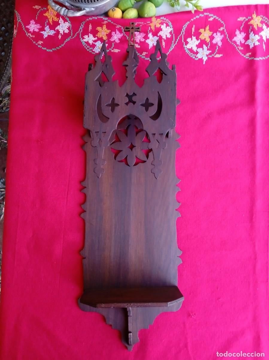 Arte: Capilla hornacina antigua de madera para figura religiosa