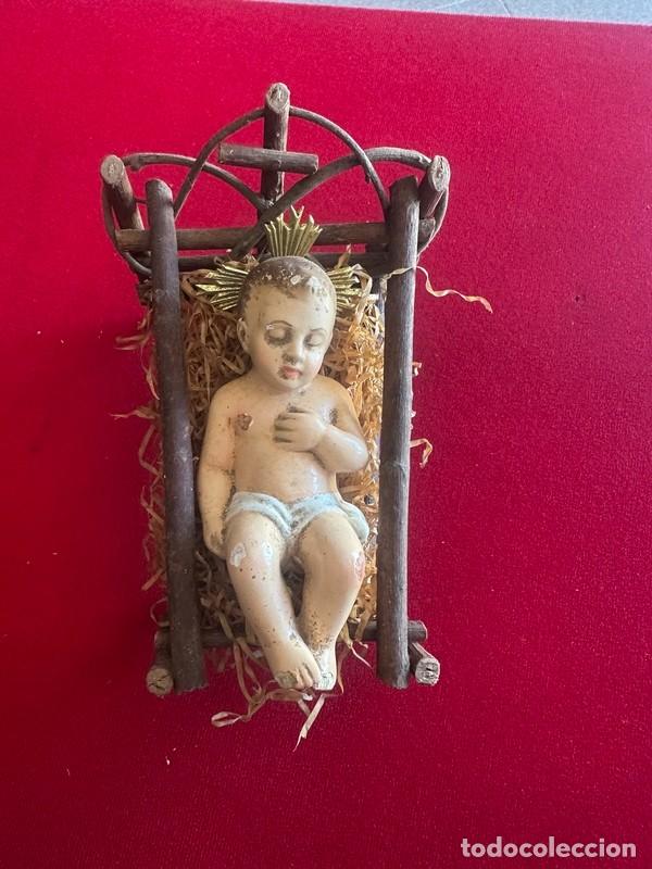 Arte: NI&Ntilde;O JES&Uacute;S DE ESTUCO POLICROMADO, CON SU CUNA DE MADERA