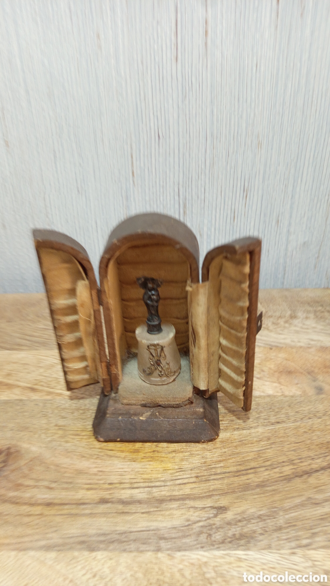 Arte: Bonita capilla con santo en plata