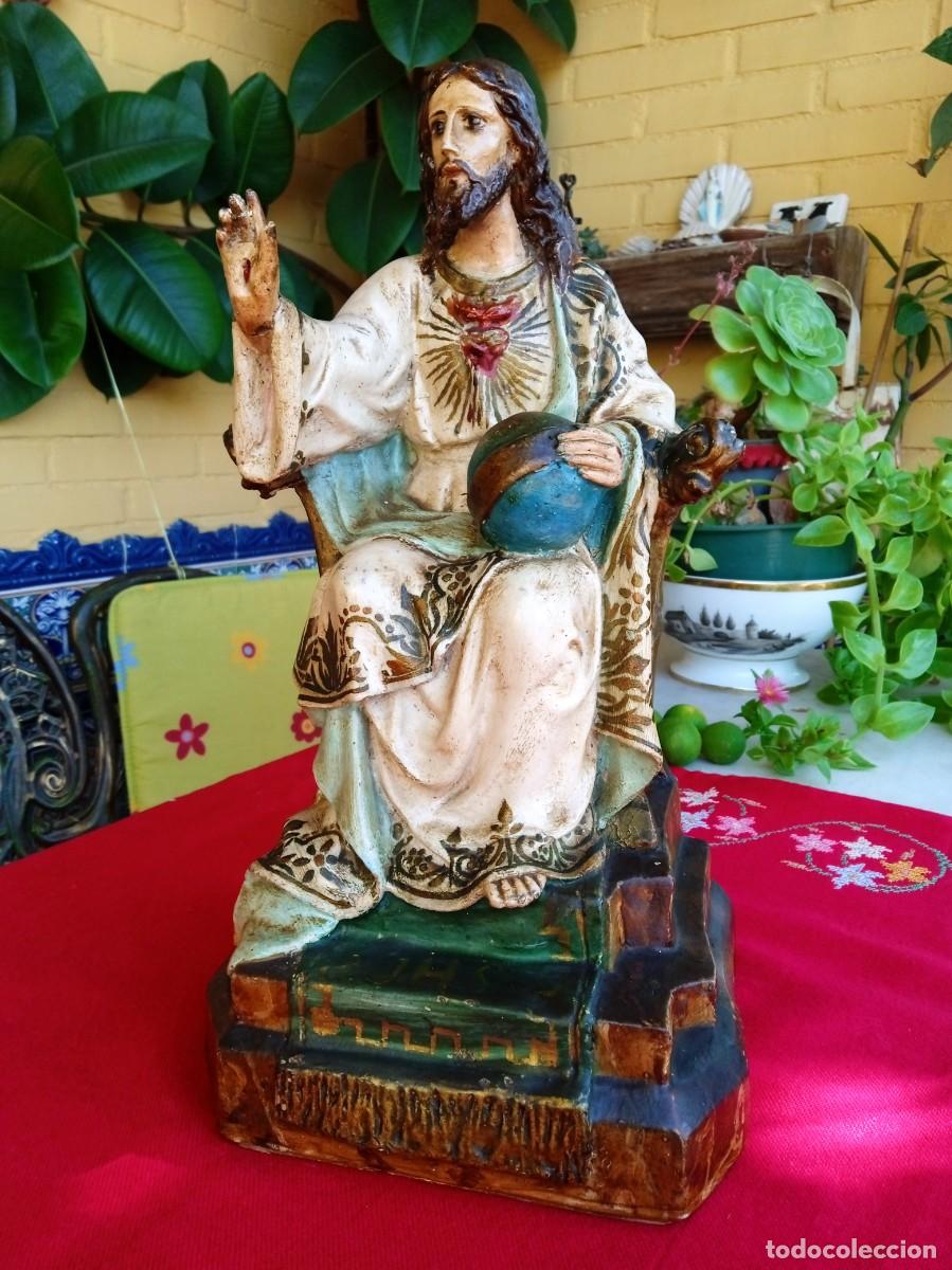 Arte: Figura antigua religiosa Cristo Rey en trono