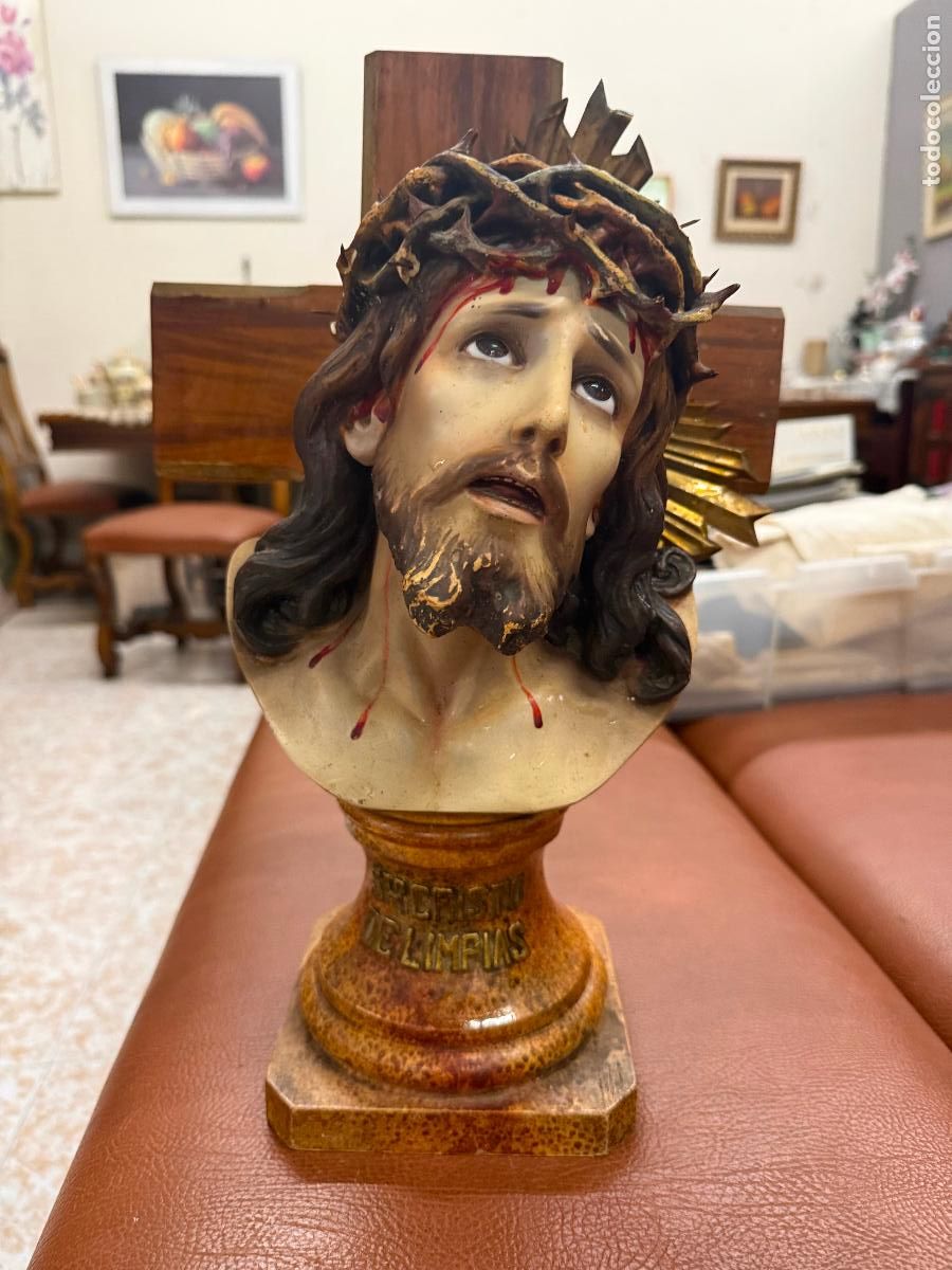Arte: Magnifico CRISTO DE LIMPIAS o FAZ en estuco y ojos de cristal, sello ARTE CRISTIANO Olot. Mide 42cm