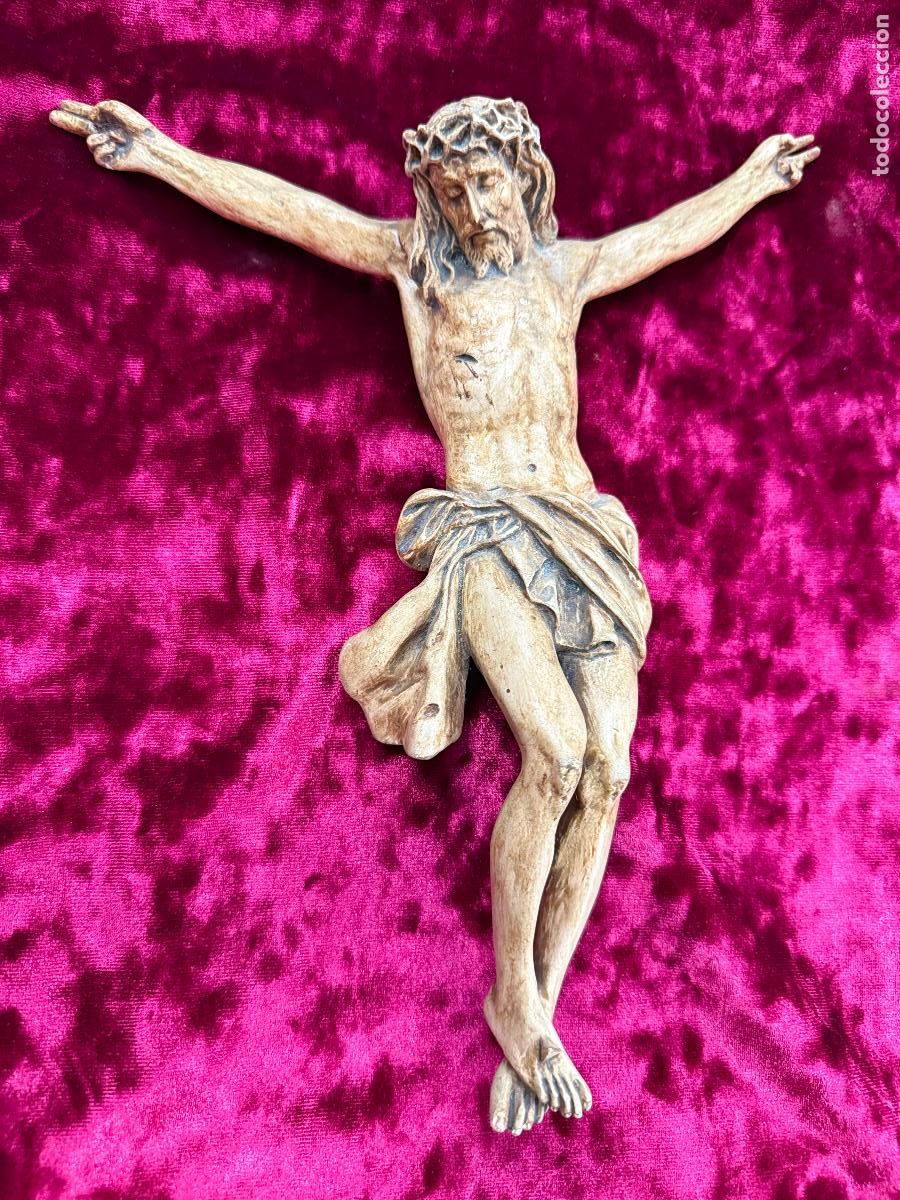 Arte: Antiguo Jesucristo Crucificado, en estuco. Sello de Olot. ilegible. 29x24,5cms. Ideal para enmarcar