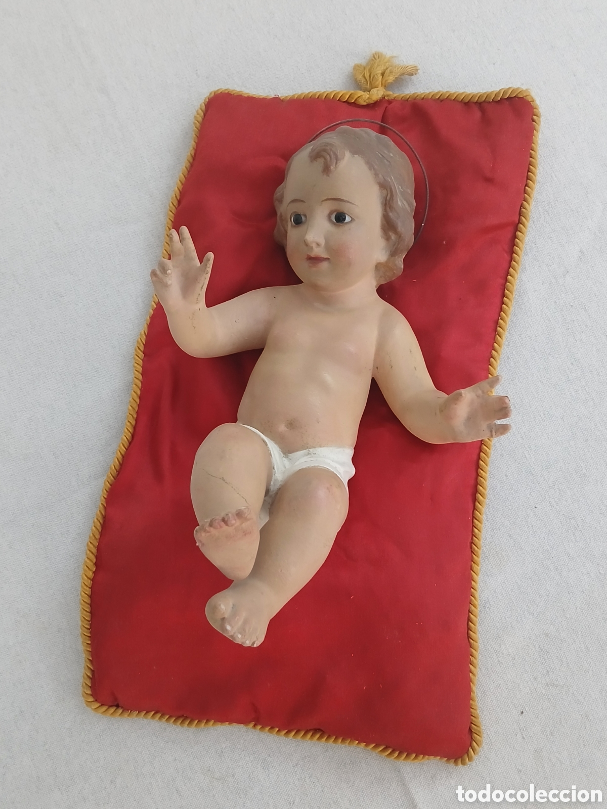 Arte: Olot. Ni&ntilde;o Jes&uacute;s ojos de cristal, colch&oacute;n de seda