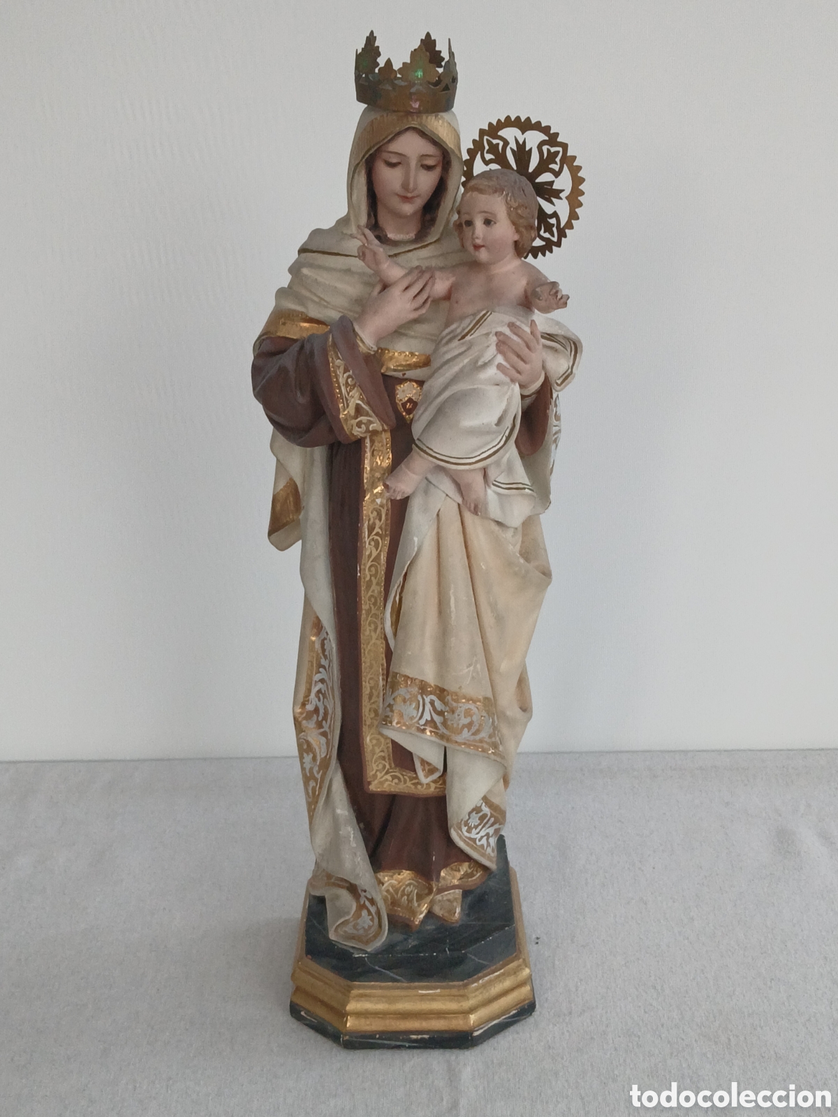 Arte: Antigua talla madera policromada. Virgen con el ni&ntilde;o