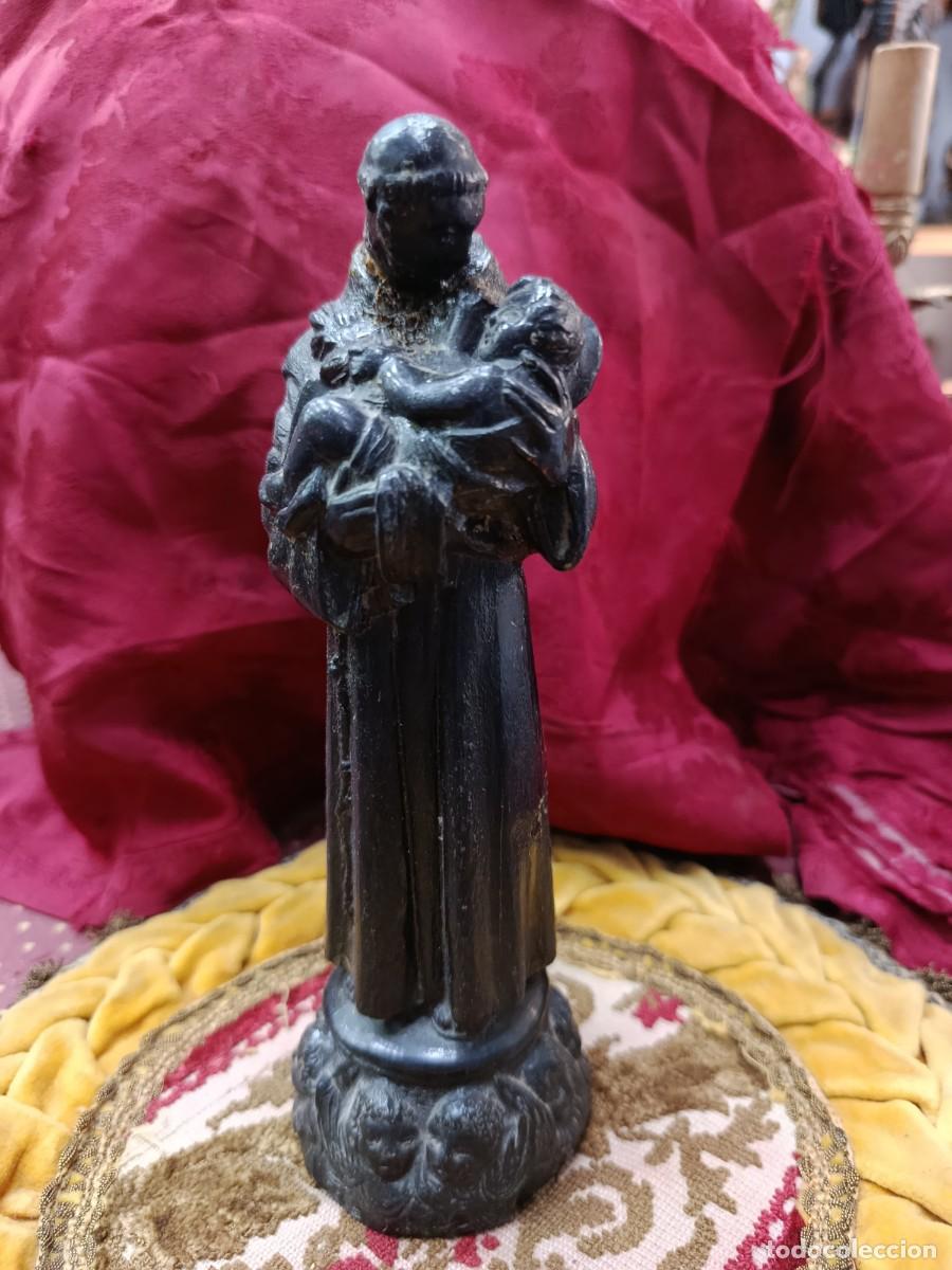 Arte: Escultura antigua met&aacute;lica de San Antonio