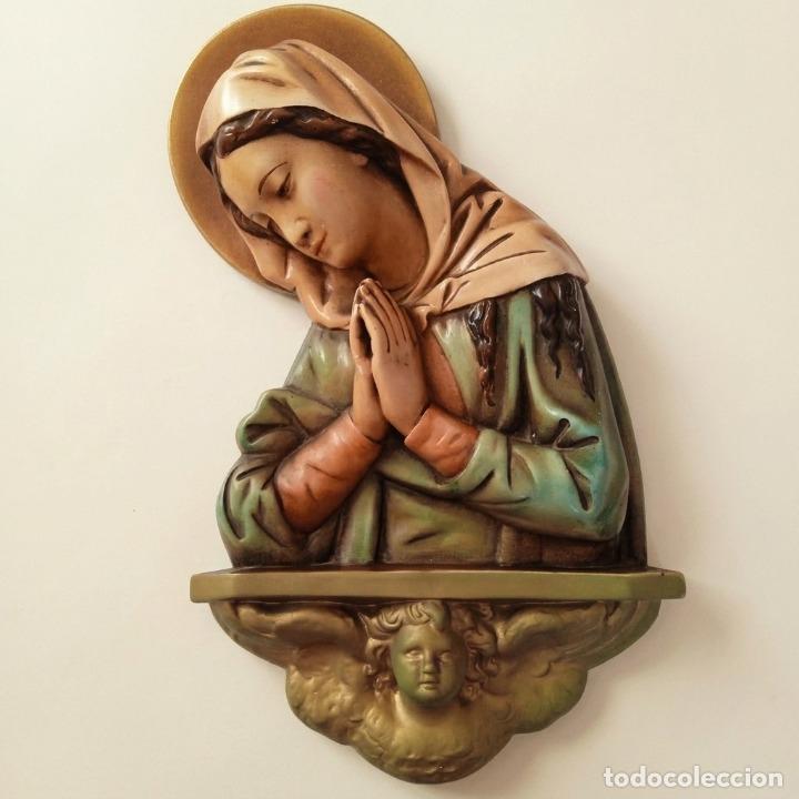 Arte: Relieve Virgen en Oraci&oacute;n - Escayola Policromada Vintage - Estilo Italiano - 39,5 cm
