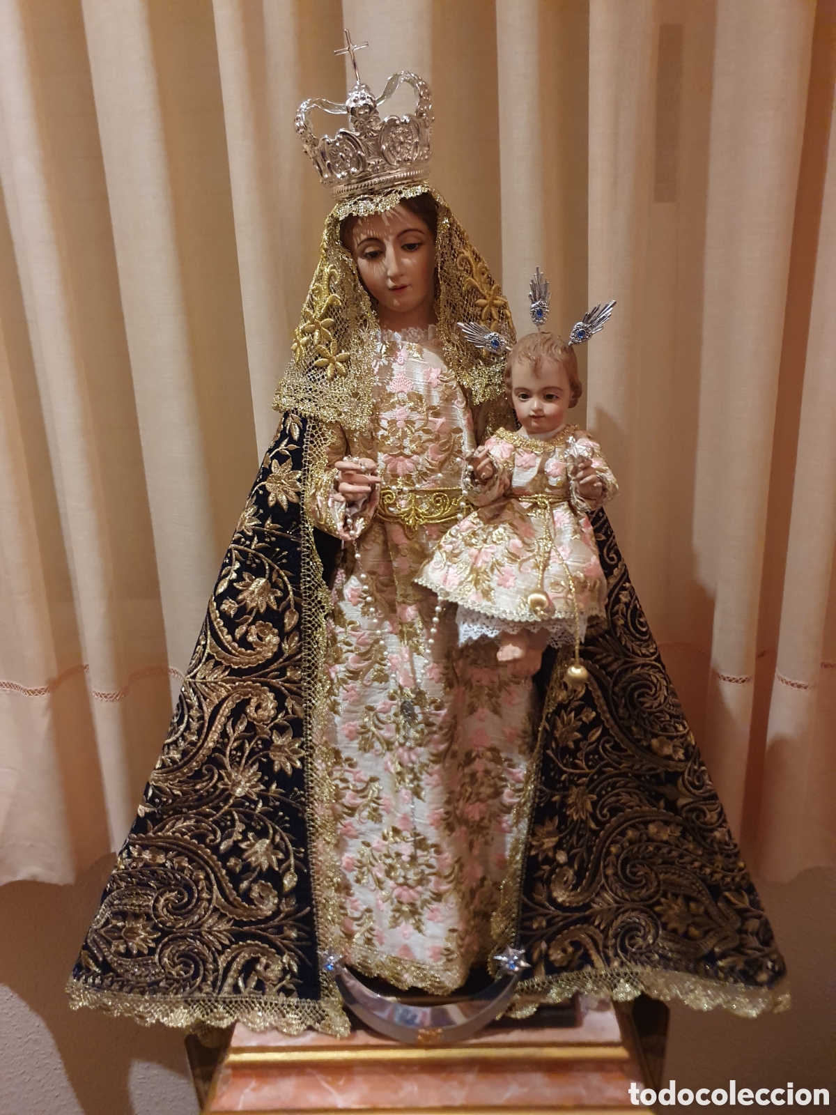 Arte: Virgen del Rosario , madera tallada