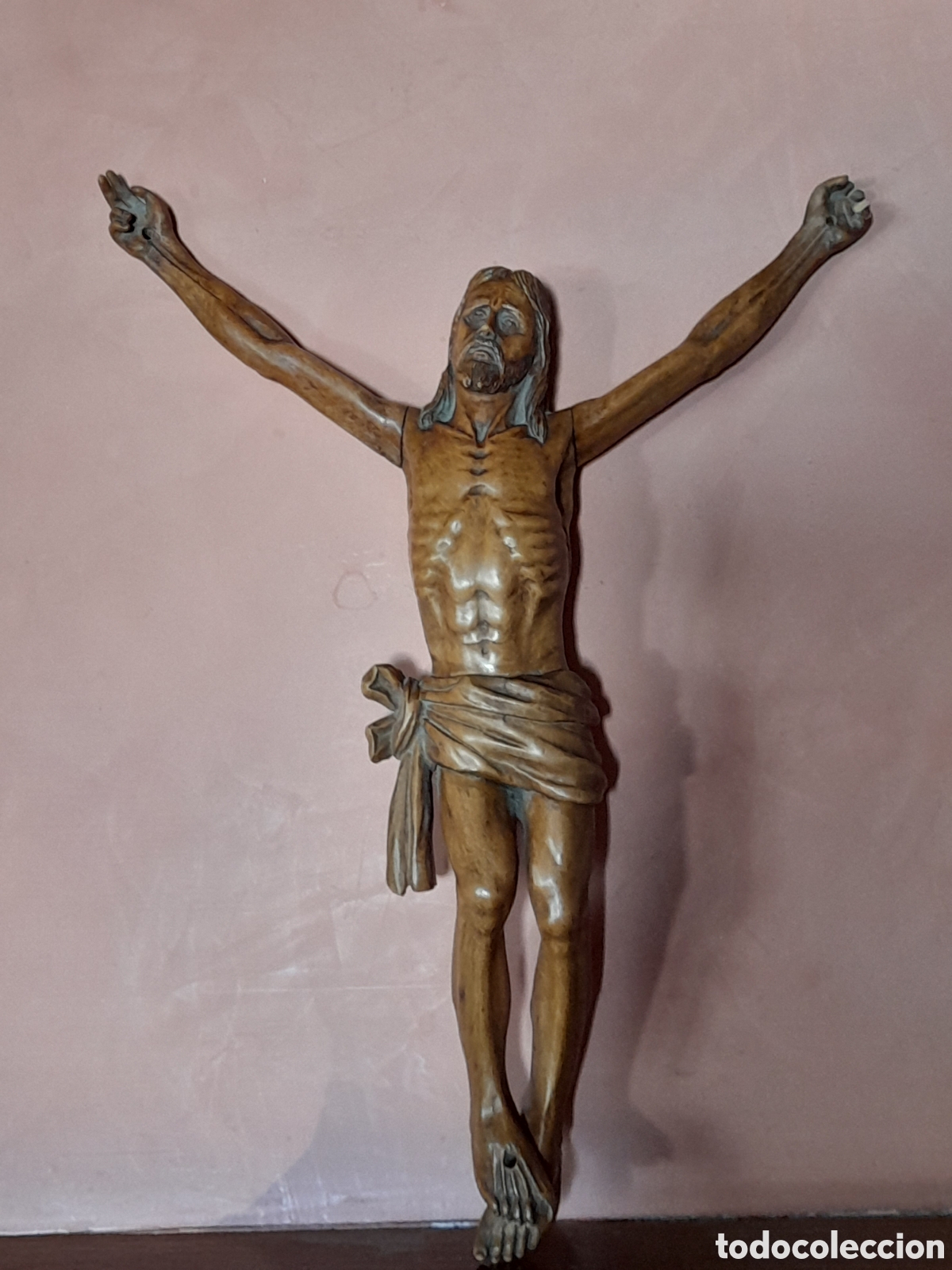 Arte: Cristo crucificado en madera de boj .