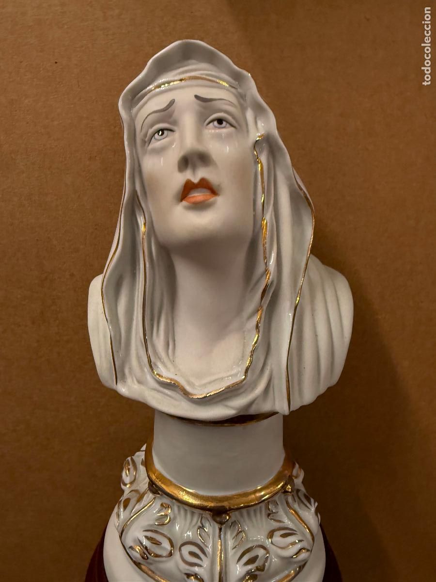 Arte: Magnifica VIRGEN DOLOROSA en porcelana biscuit. 22cms. Anotacion Cofradia del Santo Sepulcro