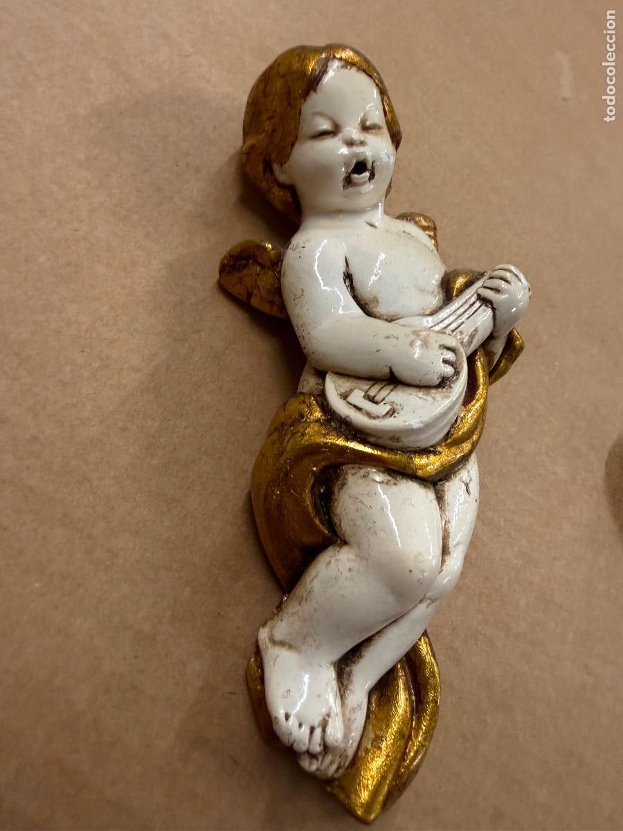 Arte: Encantador angelito musical con mandolina. En yeso o estuco. Mide unos 17cms de altura