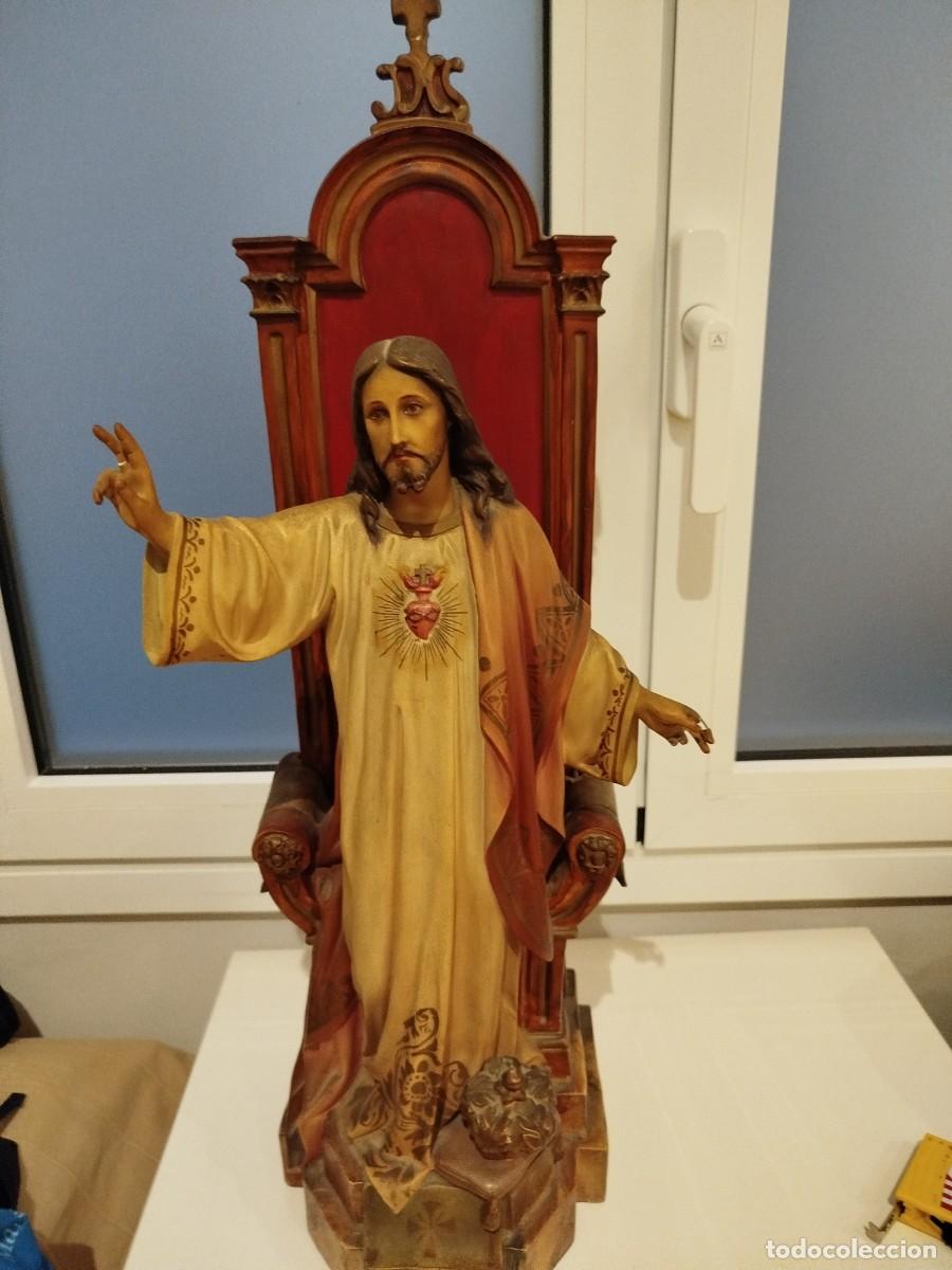 Arte: Antiguo Sagrado Coraz&oacute;n de Jes&uacute;s entronizado. Imagen religiosa espa&ntilde;ola. 65 cm. Ca. 1925-1950