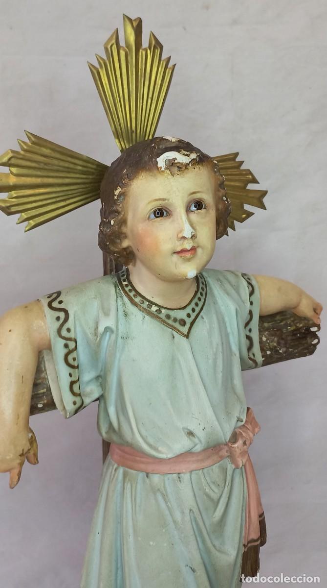 Arte: ANTIGUA IMAGEN NI&Ntilde;O JESUS CRUCIFICADO , EN ESTUCO POLICROMADO CON OJOS DE CRISTAL DE OLOT - 42 Cm.