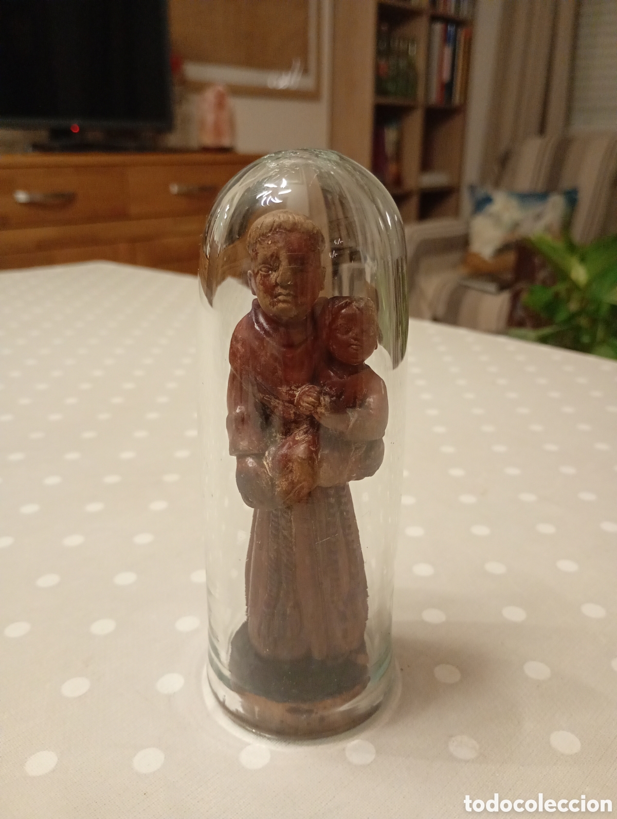 Arte: Peque&ntilde;a talla de madera de San Antonio de Padua (Lisboa). Campana de cristal soplado. &iquest;S.XIX?
