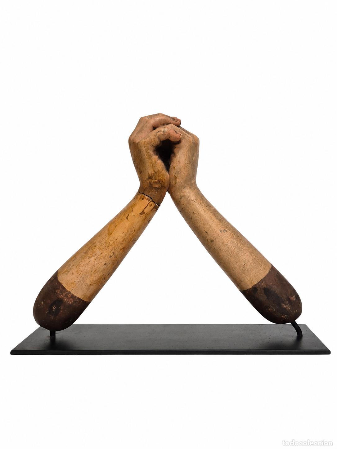 Arte: Antigua Escultura - Manos en Oraci&oacute;n, Entrelazadas - Talla de Madera Policromada - S.XIX - con Peana