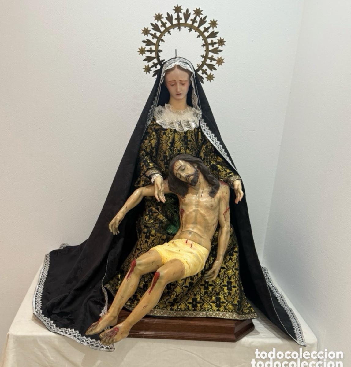 Arte: Cap i Pota Dolorosa con Cristo Yacente siglo XIX principios XX madera tallada policromada 113 cm