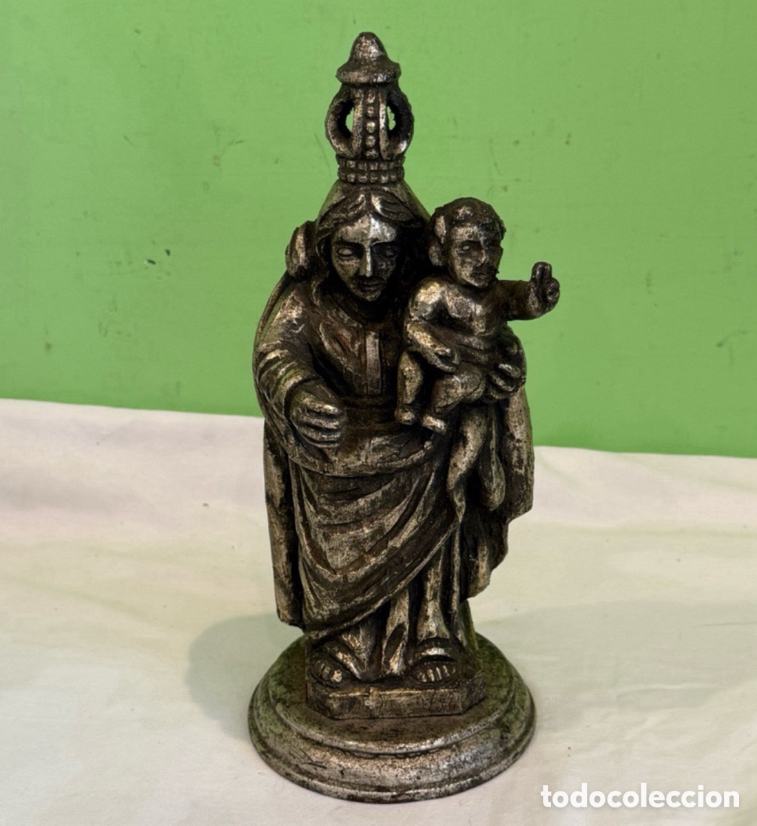 Art: Escultura Virgen con Ni&ntilde;o madera tallada policromada plata siglo XX religiosa.