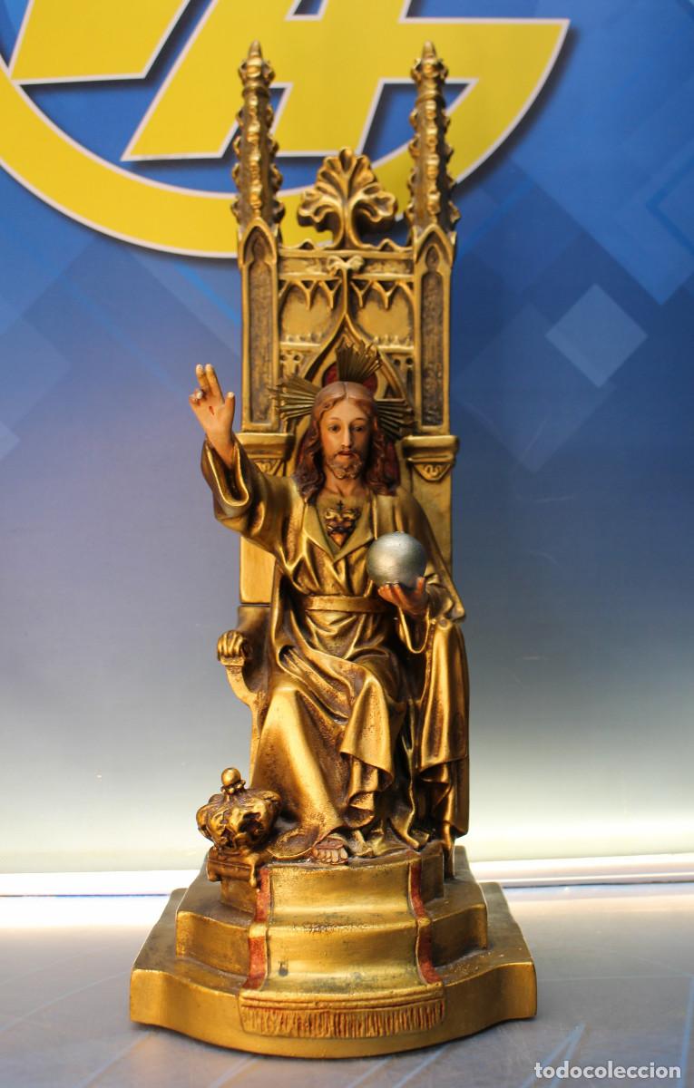 Arte: Cristo Rey. Sagrado Coraz&oacute;n de Jes&uacute;s en el trono, entronizado.