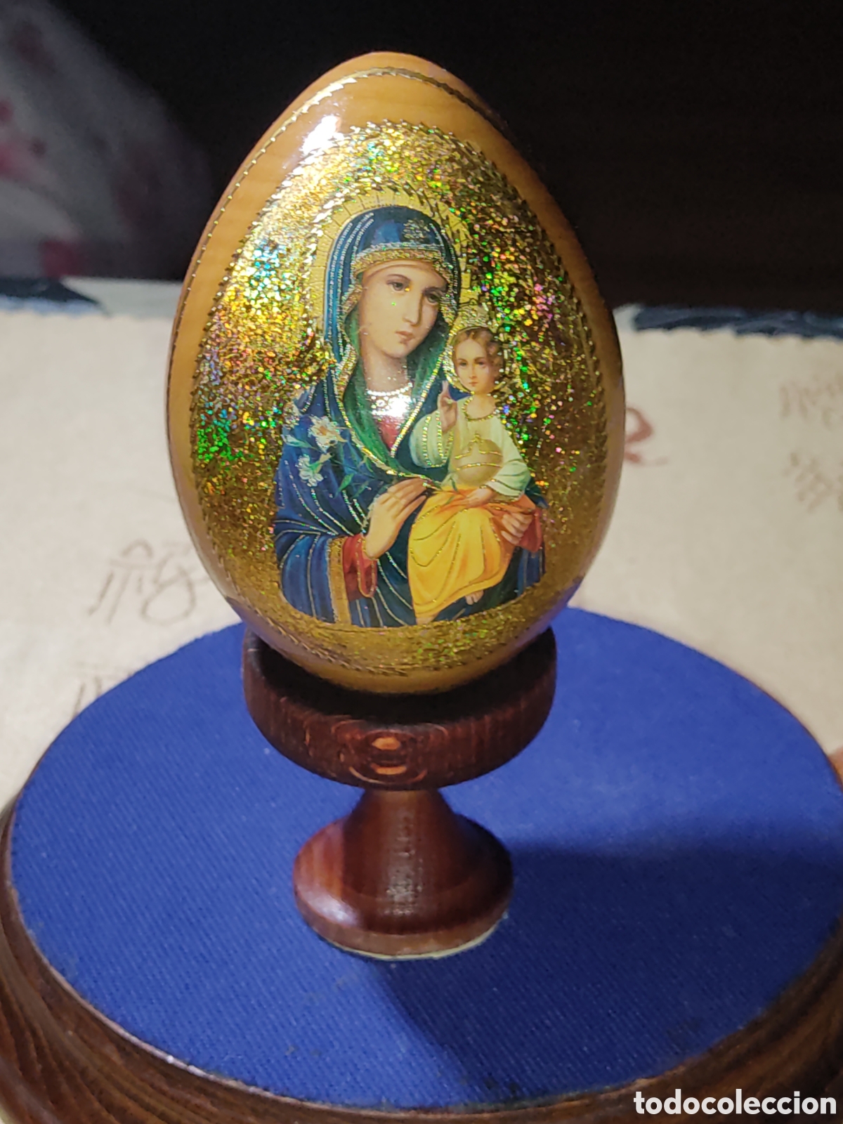 Arte: Huevo ruso de pascua & Icono de madera con la virgen Mar&iacute;a