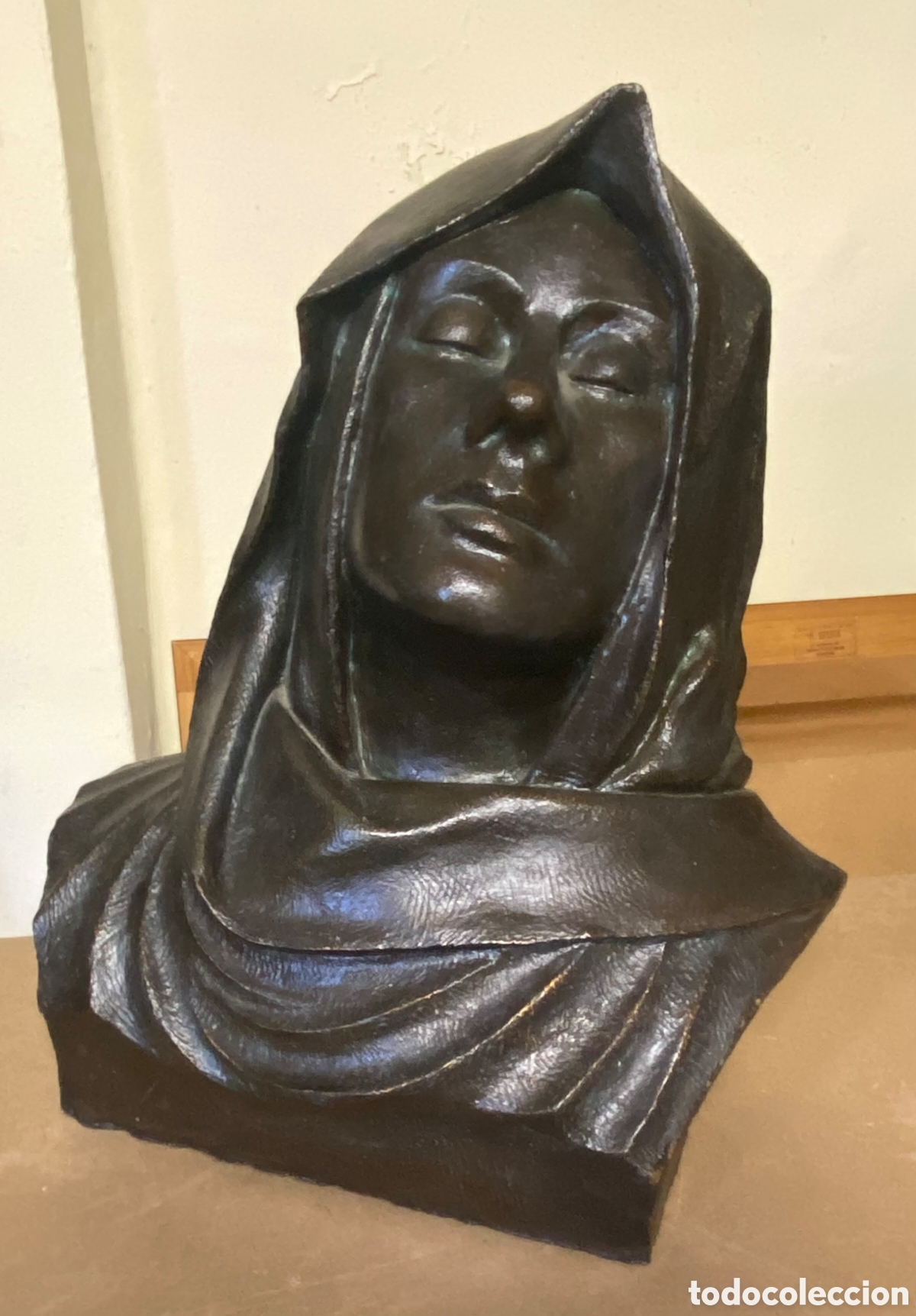 Kunst: Escultura firmada D Gonzalo a&ntilde;os 80 busto Virgen con manto estuco yeso fino patinado 43 cm
