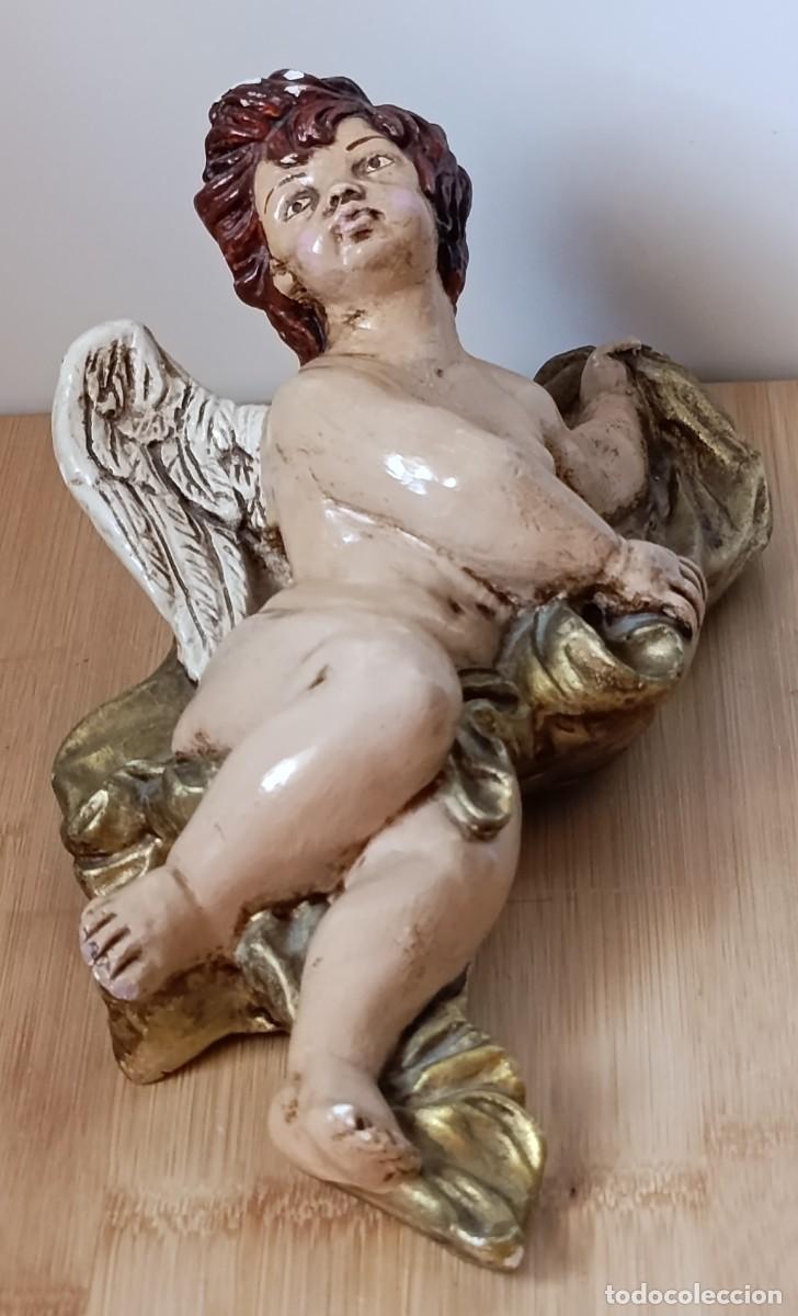 Arte: Angelote de Pared en Escayola Policromada - 27 cm